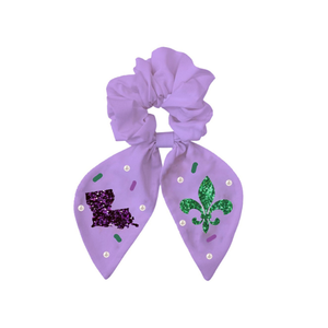 Scrunchies tendance pour femmes personnalisées pour le Mardi Gras, brodées à la main avec des perles de graines pour assortir à votre tenue de Mardi Gras - Product Image 3