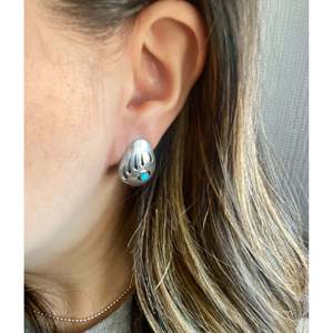 Navajo Handmade Kingman Turquoise <b>Sterling</b> <b>Silver</b> Bear Claw <b>Stud</b> <b>Earrings</b> - Product Image 2