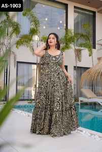 Las mujeres indias y paquistaníes usan vestidos de rayón pesados de diseñador del mismo color con vestidos largos Anarkali interiores de algodón con estampado digital - Product Image 2