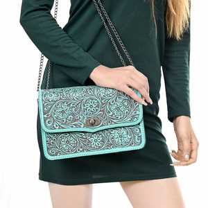 Mini sac fourre-tout et sac à main en cuir de style de luxe occidental pour femmes, usiné à la main avec un design floral personnalisé, accessoire de qualité supérieure - Product Image 4