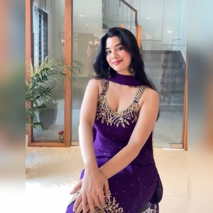 Conjunto de salwar kameez plazzo de georgette multicolor de última moda con detalles de bordado resham y elegante dupatta, colección 2025 - Product Image 2