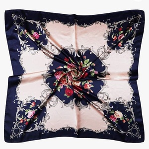 Bandana carré en gros avec logo personnalisé, impression numérique couleur, foulard pour la tête, toutes saisons, écologique, durable, de bonne qualité - Product Image 6