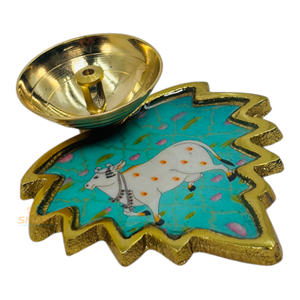 Vajilla impresa de latón soldado chapado en oro Pichwai Diya/Deepak para decoraciones y regalos religiosos modernos para el hogar y la boda - Product Image 4