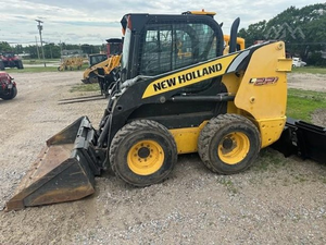 Chargeuse compacte sur pneus Holland L221 neuve et d'occasion, 67 CV, levage vertical, à vendre (2015) - Product Image 2