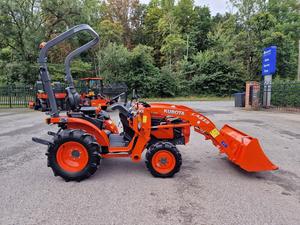 Red 4WD Wheel Tractor With Gear Drive Easy To Operate Farm <b>Machinery</b> - Product Image 2