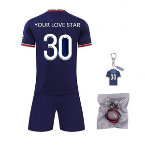 Uniformes de basket-ball 100% polyester avec logo personnalisé pour hommes, maillot et short de sport respirant et léger, style d'ensemble - Product Image 1