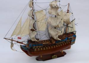 GIA NHIEN Modelo de barco alto de alta calidad Diseño personalizado Estilo náutico Metal pintado Bajo MOQ Aprobado por el fabricante ST. Modelo PAVEL - Product Image 2