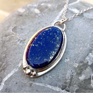 Dernier arrivage Collier ovale en pierre Labradorite Multu Flashy de 15 mm en laiton plaqué argent serti de lunette - Product Image 5