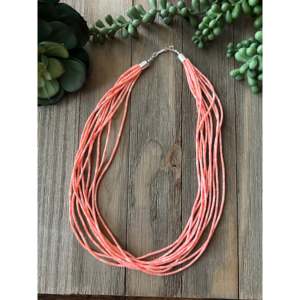 สร้อยคอประดับลูกปัดปะการังสีชมพูนาวาโฮและเงินสเตอร์ลิงแบบหลายชั้น - Product Image 1