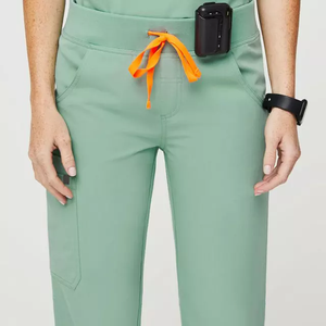 Conjuntos de uniformes de precisión con una construcción limpia de manga corta y cuello alto suave para largas horas - Product Image 4