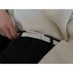 Cinturón de Diseño Casual para Mujer con Hebilla de Acero, Estilo Delgado - Product Image 1