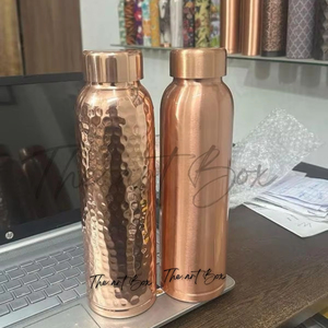 Botella de agua de cobre puro hecha a mano india, beneficios para la salud ayurvédica, diseño a prueba de fugas, vasos de cobre ecológicos y duraderos - Product Image 1