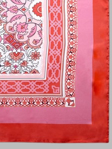 Tissu d'écharpe en satin imprimé personnalisé de haute qualité avec étiquetage privé pour les campagnes marketing et les cadeaux d'affaires - Product Image 6