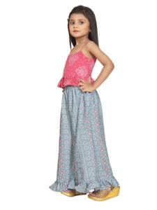 Conjunto de Top Corto con Estampado Bandhani y Sharara Gris de Shoryam Fashion para Niñas, Traje Indo-Occidental de 2 Piezas para Fiestas - Product Image 3