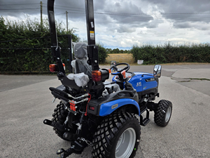 Tracteur compact SOLIS 26 9X9 SHUTTLE EXTRA 4x4 Mini tracteur agricole 4 roues motrices pour l'agriculture - Product Image 5