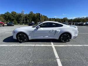 Ford Mustang GT Premium Coupé RWD 2019 / Disponible à la vente avec faible kilométrage, moteur essence, véhicule d'occasion en excellent état, sans accidents, conduite à gauche - Product Image 4