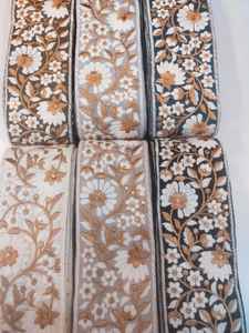 Tissu de dentelle de mariée personnalisé avec des fleurs de broderie de paillettes Tissus fournis par l'usine pour les robes des femmes - Product Image 2