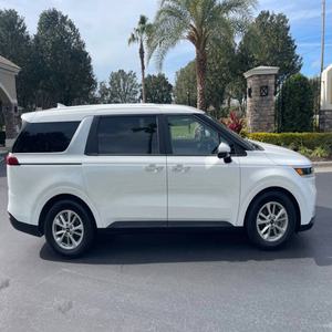 Kia Carnival 2022 USADO EN BUEN ESTADO - Product Image 2