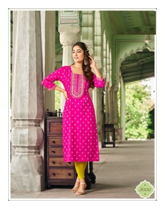 Estampado de láminas de rayón elegante con bordado Kurti - Product Image 3