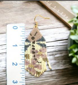 Dragonfly Dance in Mauve Delica Seed Bead Fringe Borla Pendiente Fringe Borla Pendientes-Dorado-Largo - Product Image 1