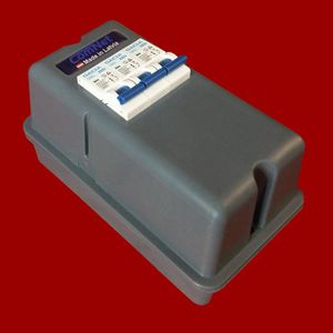 Caja de Distribución de ABS de Perfil Alto PS-14H10 para Tres Interruptores, Protección IP40 - Product Image 1