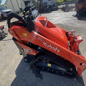 Chargeuse compacte Kubota SVL 1000 conçue pour les tâches de construction difficiles et agricoles avec une puissance hydraulique durable - Product Image 5