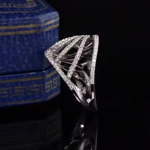 Estate Bague en diamant en or blanc 14 carats faite à la main diamant VS1 cultivé en laboratoire monté sur une bague de fiançailles vintage en or blanc - Product Image 2