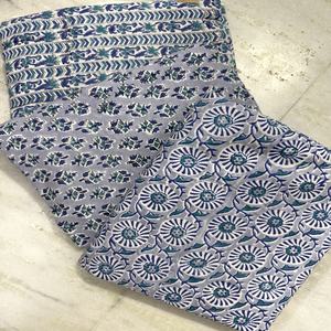 Tela de Algodón Estampada en Bloque, Ligera y Ecológica, Ideal para Confección de Cortinas y Vestidos, Diseño Floral Hecho a Mano en India - Product Image 6