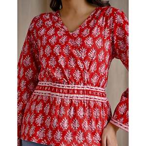 Top Corto Informal Rojo de Algodón con Estampado a Mano, Cintura Imperio, Diseño Transpirable - Product Image 2