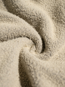 เสื้อฮู้ดดี้ผู้หญิงแขนยาวทรงครอป ผ้าฟลีซคุณภาพสูง 360gsm สกรีนโลโก้ตามสั่ง - Product Image 3