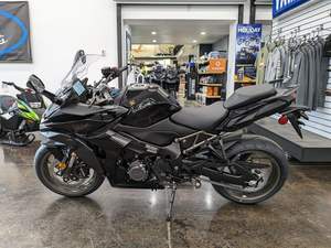 Disponible dès maintenant : Nouvelles motos sportives de tourisme GSX-S1000GT 2024 – En stock - Product Image 5