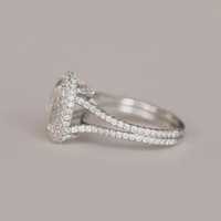 Bague tendance personnalisée ovale en or jaune massif 14 carats avec halo de diamants simulés, tige fendue, clarté VVS, certifiée IGI, créée en laboratoire