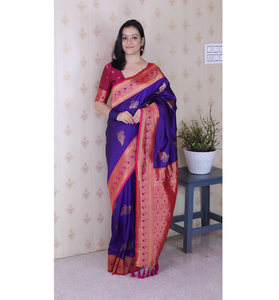 ผ้าไหมสีม่วงอ่อน Banarasi Saree ที่มีรายละเอียดนกยูง zari ทอที่สมบูรณ์แบบสำหรับงานแต่งงานเทศกาลและสง่างามแบบดั้งเดิม - Product Image 1