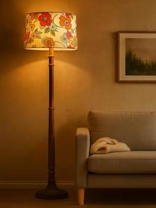 Lámpara de Pie Rústica de Madera Marrón Nogal con Pantalla de Tela Multicolor, Estilo Antiguo, para Mesita de Noche, Suministro al por Mayor - Product Image 3