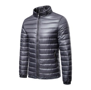 Abrigo acolchado con burbujas de invierno de diseñador de algodón con logotipo personalizado para hombre, chaqueta acolchada de poliéster negro para exteriores para hombre - Product Image 1
