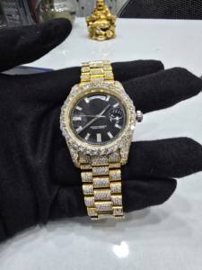 Reloj de Lujo con Movimiento Automático y Moissanita, Completamente Engastado con VVS, Estilo Bust, Esfera Negra Texturizada, Correa de Acero Inoxidable - Product Image 2