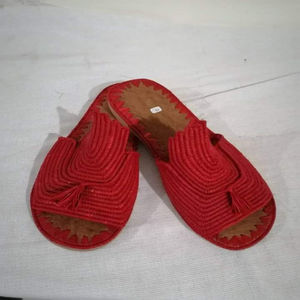 Vente en gros de pantoufles et sandales marocaines faites à la main en raphia, chaussures tissées écologiques pour femmes et hommes, commande en gros, fournisseur direct - Product Image 1