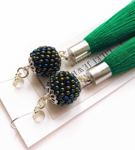 Pendientes de Borla Verde de Moda, Pendientes Largos con Flecos Verdes, Joyería Botánica, Pendientes Verde Bosque, Pendientes de Borla con Flecos - Product Image 2