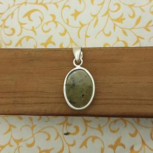 Pendentif en pierre précieuse de Prehnite naturelle fait à la main 925 bijoux en argent Sterling pendentif de forme ovale élégant collier en pierre verte pour les femmes - Product Image 5