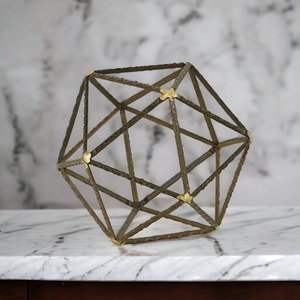 Sculpture de table géométrique moderne, objet de table artistique, accent décoratif contemporain pour bureau ou salon, en provenance d'Inde - Product Image 5