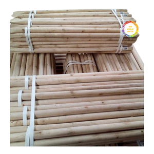 Poteaux en bois de haute qualité pour l'agriculture, la construction, les clôtures et l'aménagement paysager avec longueur et diamètre personnalisés - Product Image 3