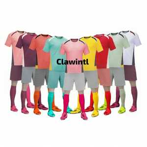 Ensemble d'uniformes de football personnalisés avec logo et numéro, en polyamide respirant, coupe automatisée, survêtement unisexe court – Prix de gros - Product Image 2