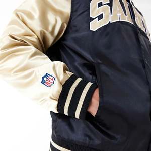 Veste bomber en satin personnalisée des Hornets de Charlotte, style universitaire, technique de sublimation, tissu de haute qualité, respirant - Product Image 3