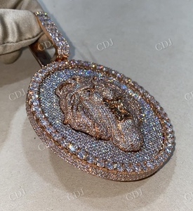 Nouvel arrivage de pendentif à breloque Hip Hop 3D Lion en disque pendentif visage de lion deux tons pendentif Moissanite en argent personnalisé pour femmes - Product Image 2