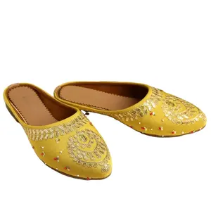 多色人字鞋旁遮普Khussa Jutti婚纱Gota刺绣石材作品Jutti出口销售