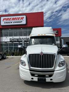 Camion à cabine couchette conventionnelle INTERNATIONAL 1452 d'occasion 2012-2017, moteur diesel 10 cylindres, caméra arrière 360°, écran tactile, 6x4, conduite à gauche - Product Image 3