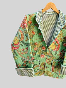Chaqueta Acolchada Vintage para Mujer Talla Grande, Diseño Floral Morado, Cuello con Muescas, Manga Larga, Estilo Casual - Product Image 4