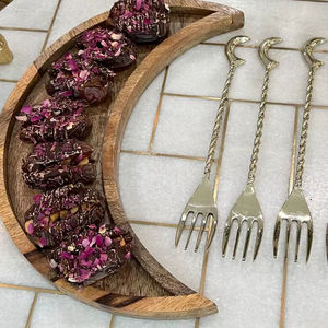 Plato para Chocolate con Diseño de Luna en Madera de Mango - Product Image 1