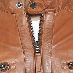 Chaqueta de Cuero Vacuno Personalizada 2025, Estilo Urbano, Transpirable, Ecológica y Ligera para Hombre, con Logotipo Frontal - Product Image 6