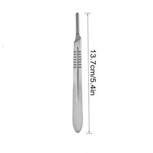 Manche de scalpel n°4 4 Manches de scalpel en acier inoxydable - Parfaites pour les procédures chirurgicales précises, Manche de scalpel n° 4 - Product Image 1